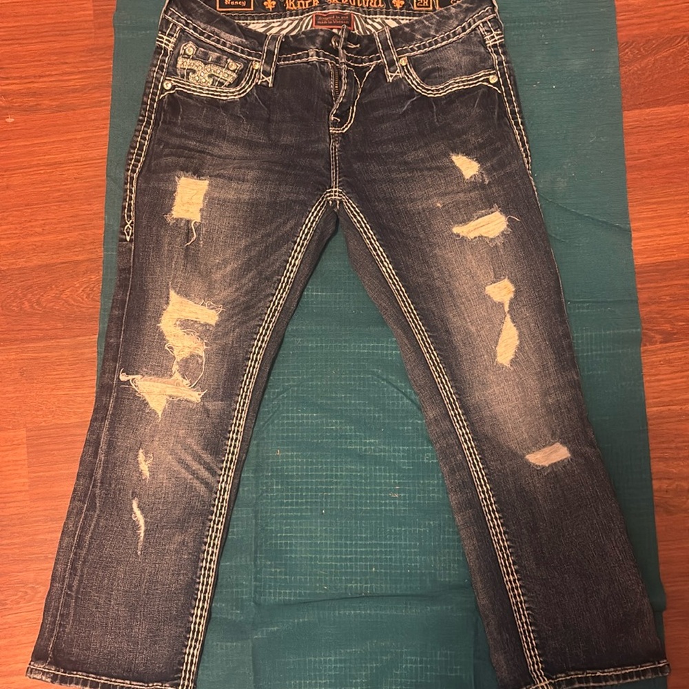 Low rise ripped jeans